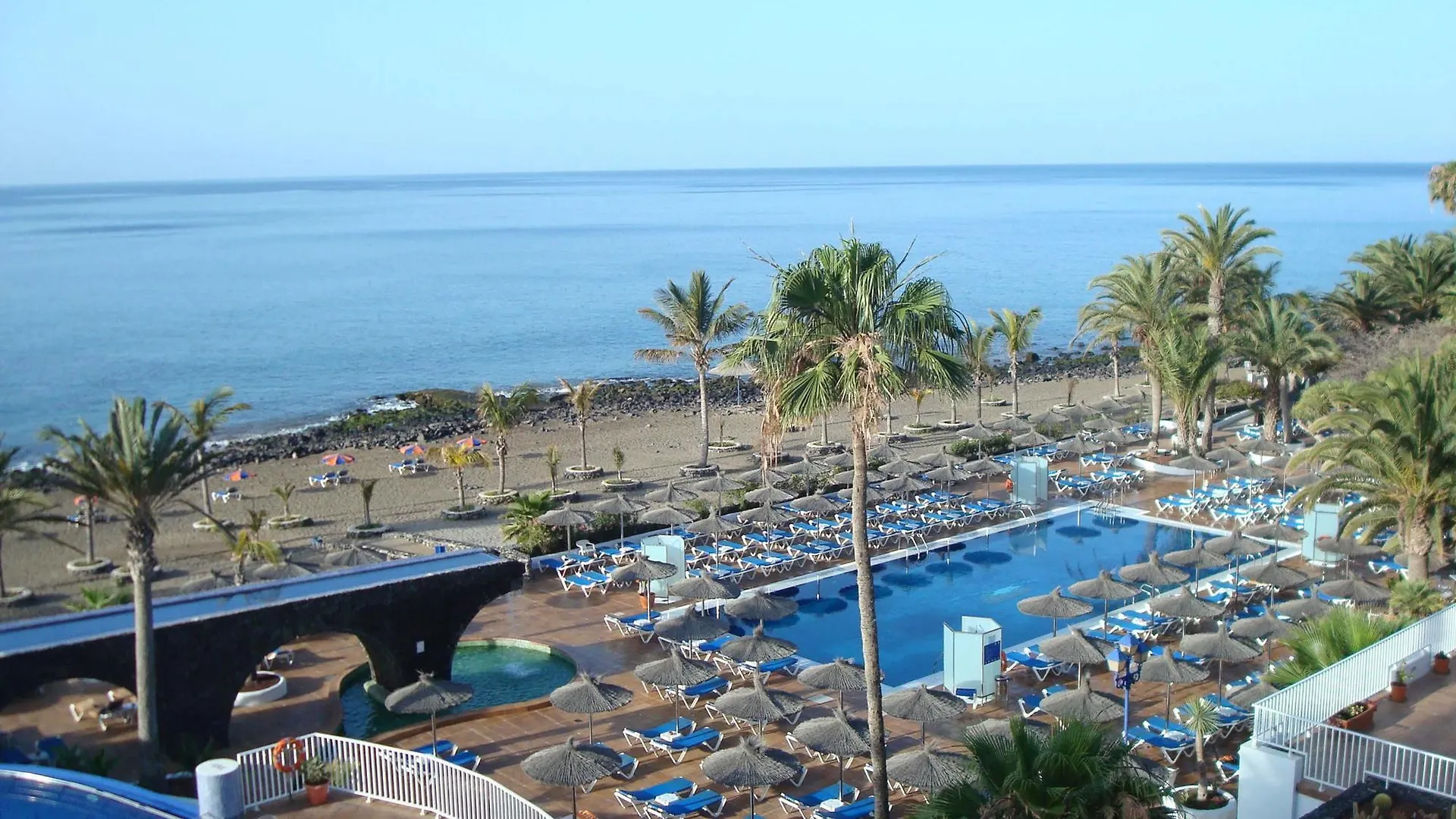 Vik Hotel San Antonio contacts